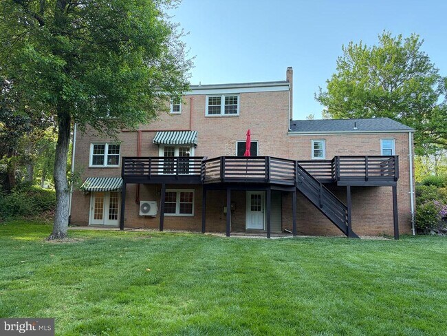 Building Photo - 1335 MacBeth St