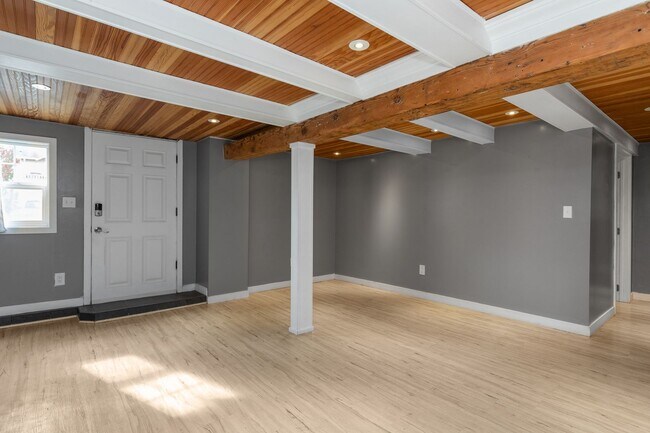 Building Photo - 5155