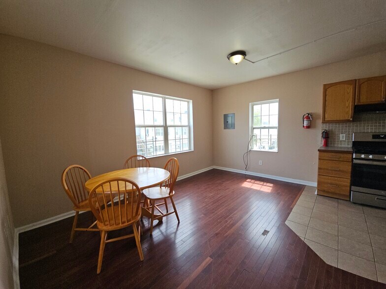 Building Photo - 522 N Indiana Ave