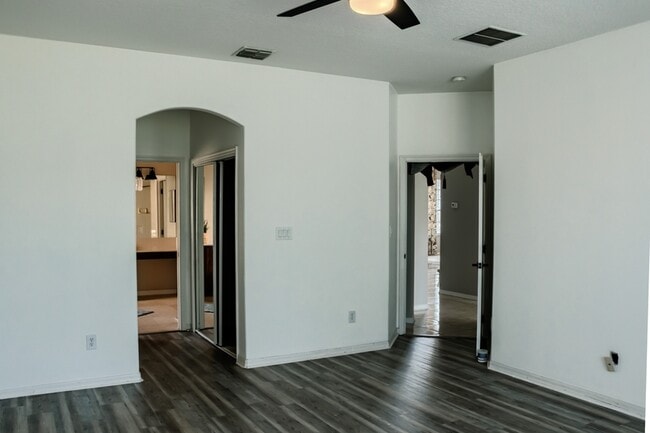 Building Photo - 1557 Amaryllis Cir