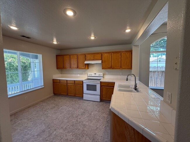 Building Photo - Single Story home in Sylvan School District!