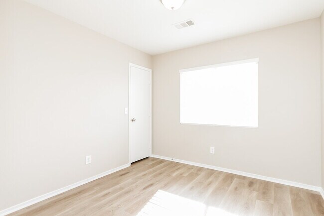 Building Photo - 799 Plantain Lily Ave