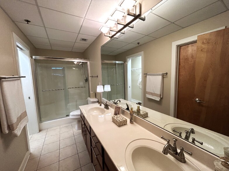 Building Photo - 515 W Main St