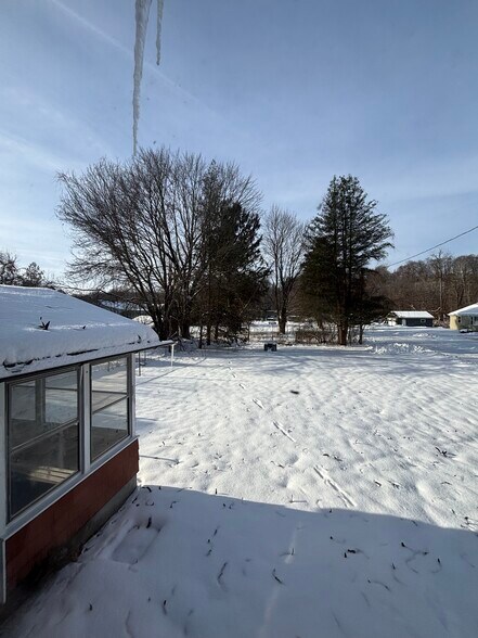 Building Photo - 311 Main St