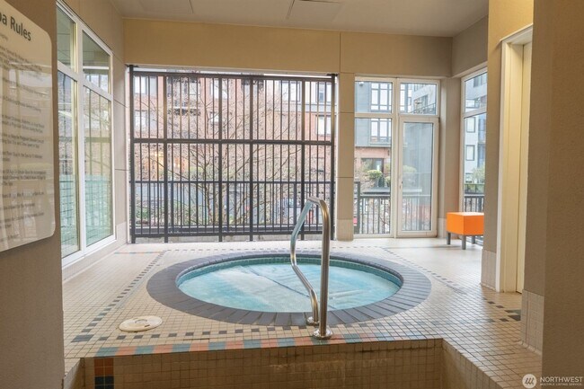 Building Photo - 0Bd/1Ba Seattle Condo