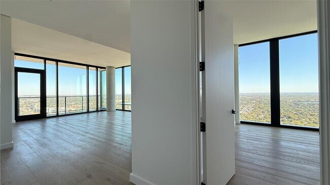 Building Photo - 610 Davis St