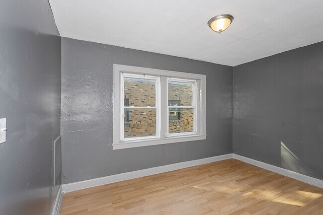 Building Photo - 3223 E 8th St