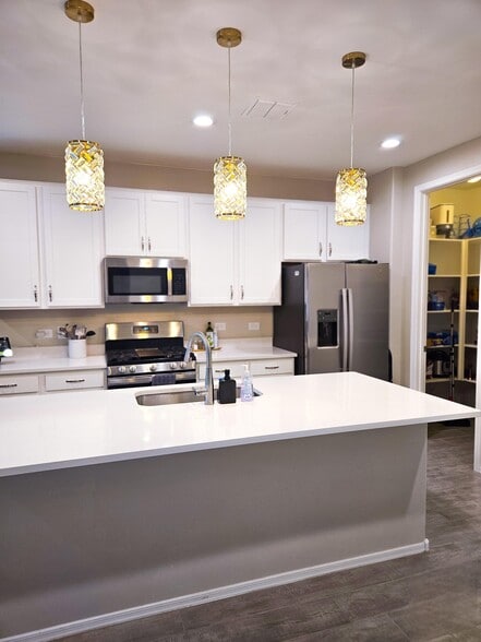 Building Photo - 620 W Calle El Tramo