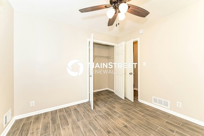 Building Photo - 3 Bedroom Pet-Friendly Home in ELLENWOOD, GA with Main Street Renewal