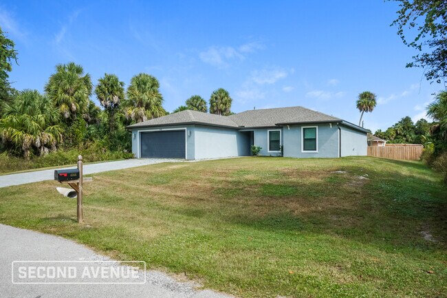 Building Photo - 4066 Chamrade Rd