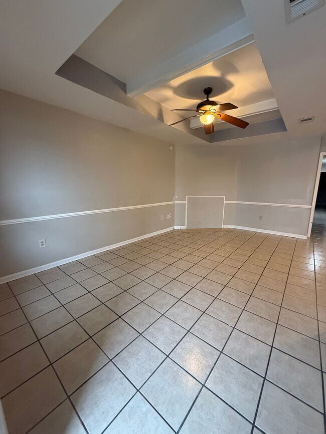 Building Photo - 1950-52 Helm Dr