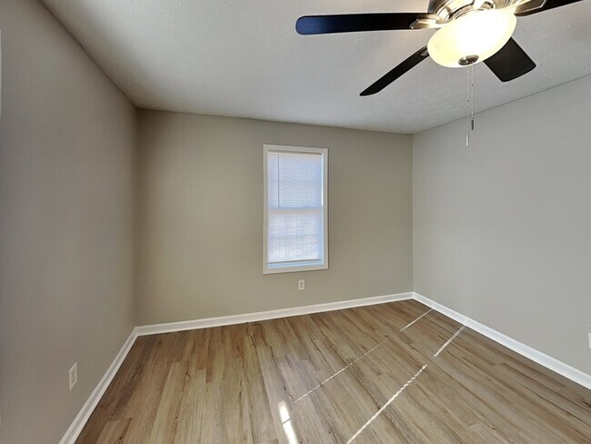 Building Photo - 546 Baron Dr