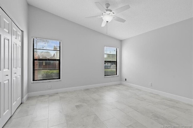 Building Photo - 8085 SE Villa Cir