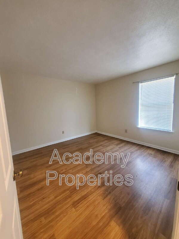 Building Photo - 200 Sheraton Ct