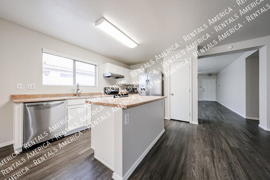 Building Photo - 8554 E Meseto Ave