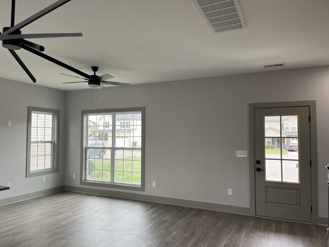 Building Photo - 2922 Painted Pony Dr