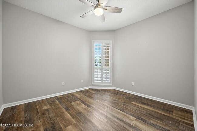 Building Photo - 4565 E Seneca Dr