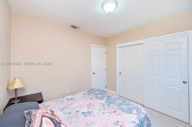 Building Photo - 1020 SW 73rd Pl
