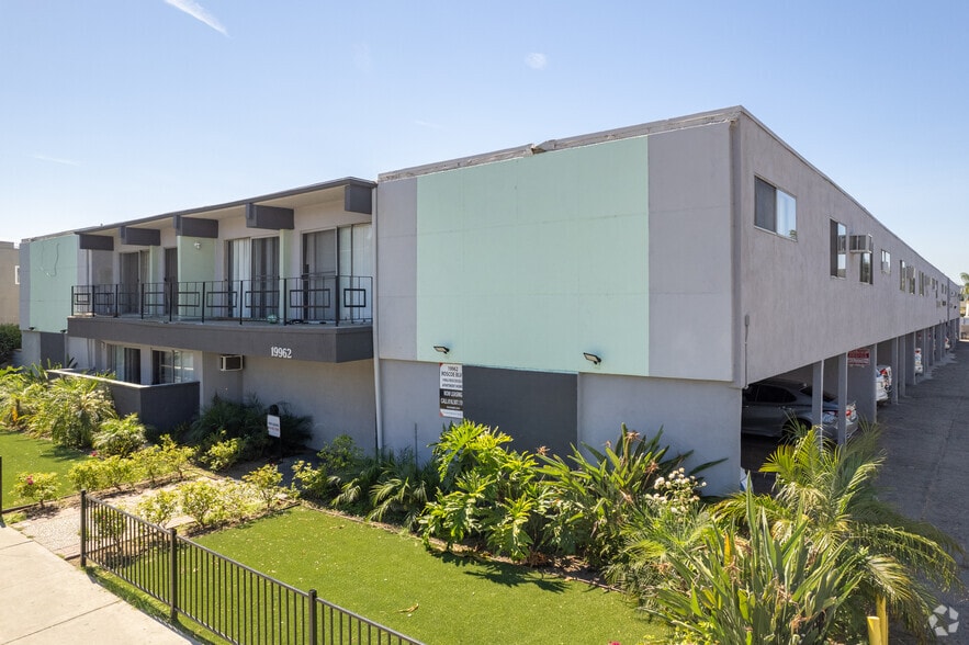 Primary - 19962 Roscoe Blvd