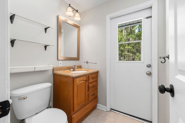 Building Photo - Spacious Pool Home in Desirable NW Gainesville
