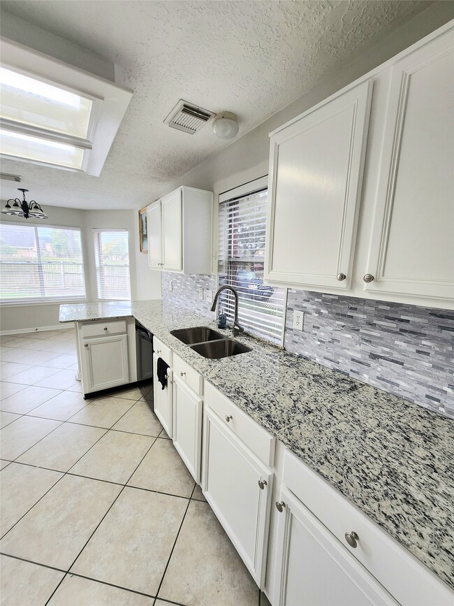 Building Photo - 14335 Berrington Dr