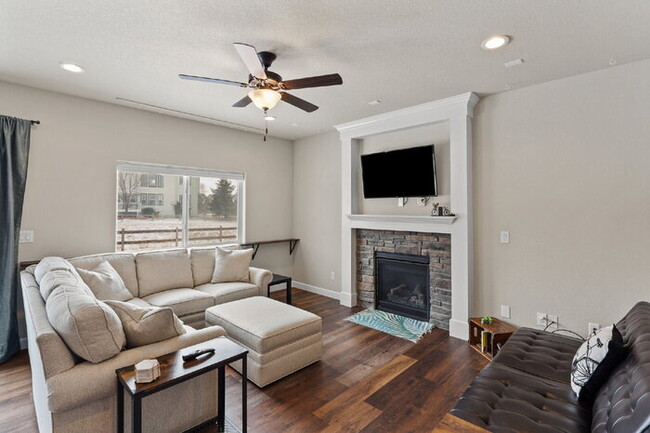 Building Photo - Modern Comfort Meets Mountain Beauty – 4-B...