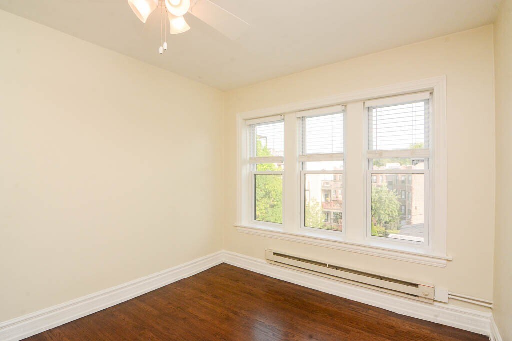 Building Photo - 3819.5 N Greenview Ave