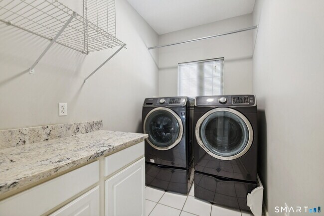 Building Photo - 65 Fitch Meadow Ln