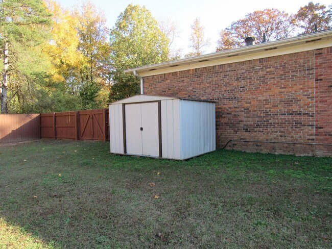 Building Photo - Contact Peggy 501 676 1758