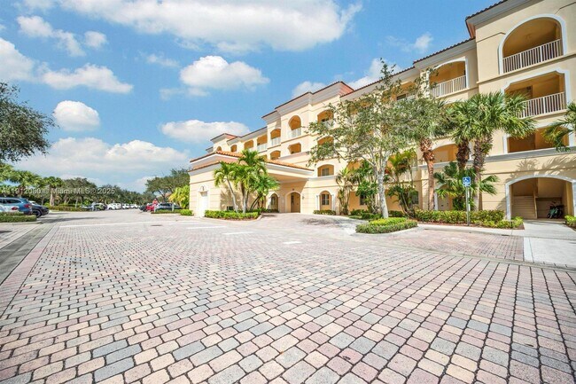 Building Photo - 37 Harbour Isle Dr E