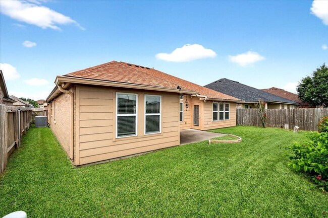 Building Photo - 6018 Tapestry Dr