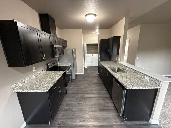 Building Photo - 4261 Hawthorne Ave NE