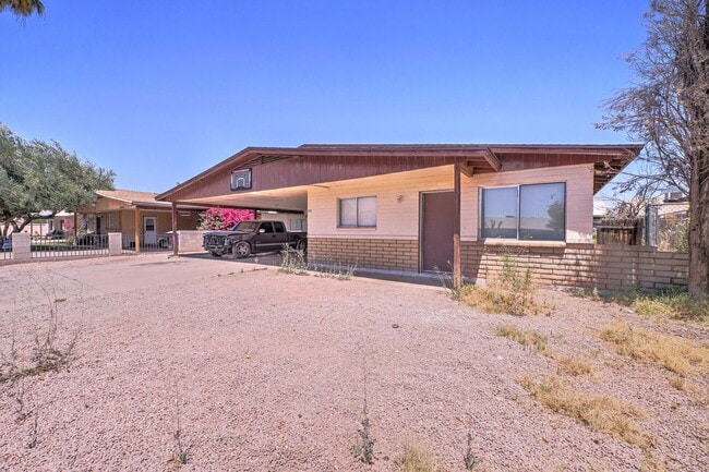 Building Photo - 373 N Williams St