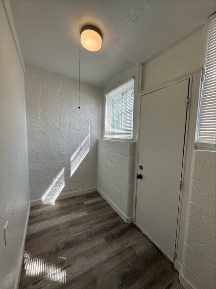 Building Photo - 614 E 600 S