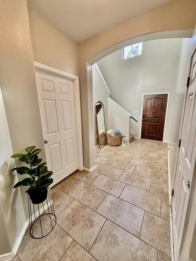 Building Photo - 11221 Sierra Gorda Dr