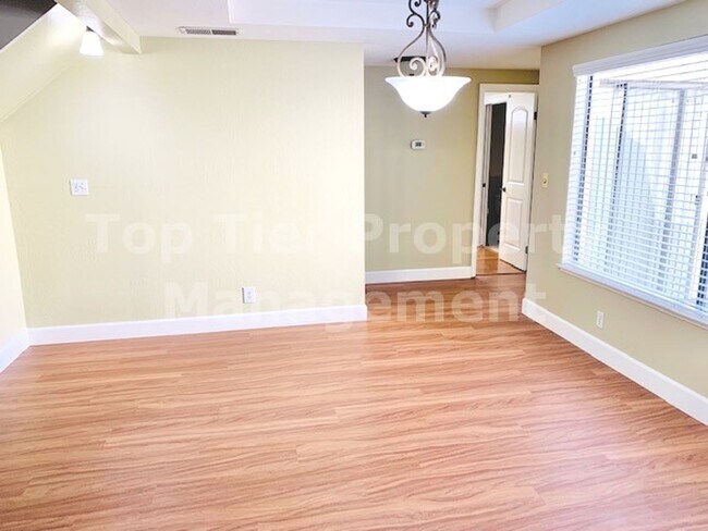 Building Photo - 135 Northcreek Cir