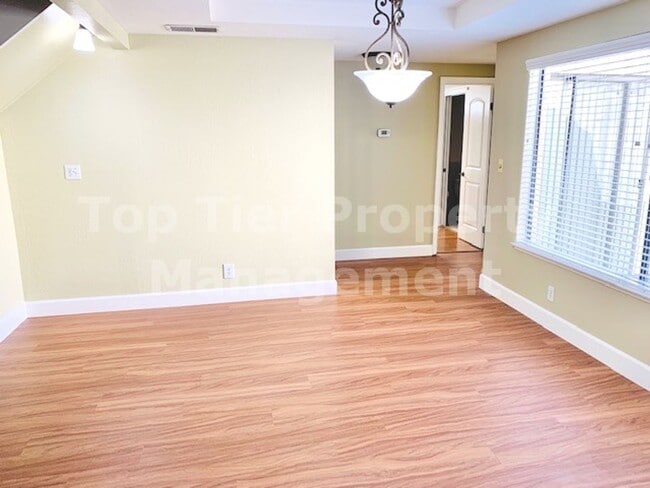 Building Photo - Beautifully updated 2 Bd/2 Ba, 1500 sf Walnut Creek Townhouse in desirable Rancho Dorado HOA avai...