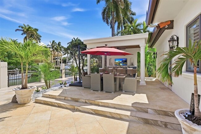 Building Photo - 628 Coral Way