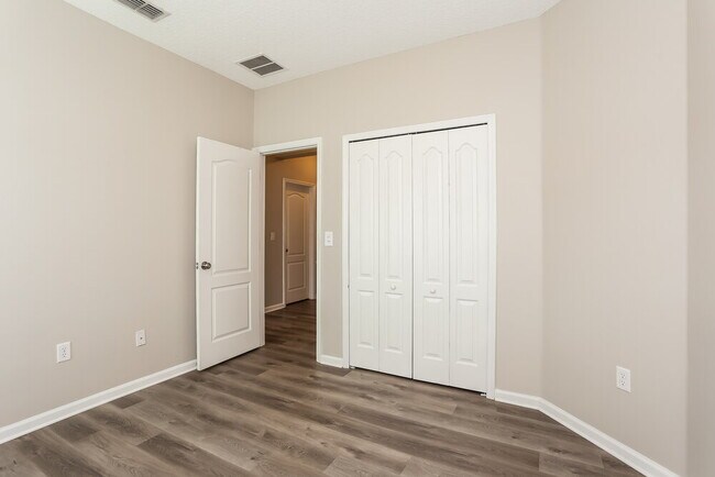 Building Photo - 2655 Oak Haven Dr