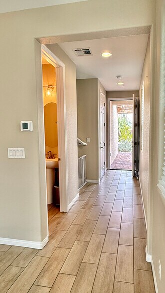 Building Photo - 3953 Painted Lady Ave