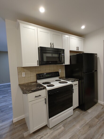 Kitchen - 54 Amberly Dr