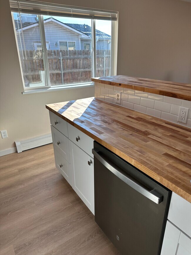 Building Photo - 478 Bing Ln