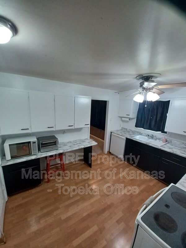 Building Photo - 4227 SW Drury Ln
