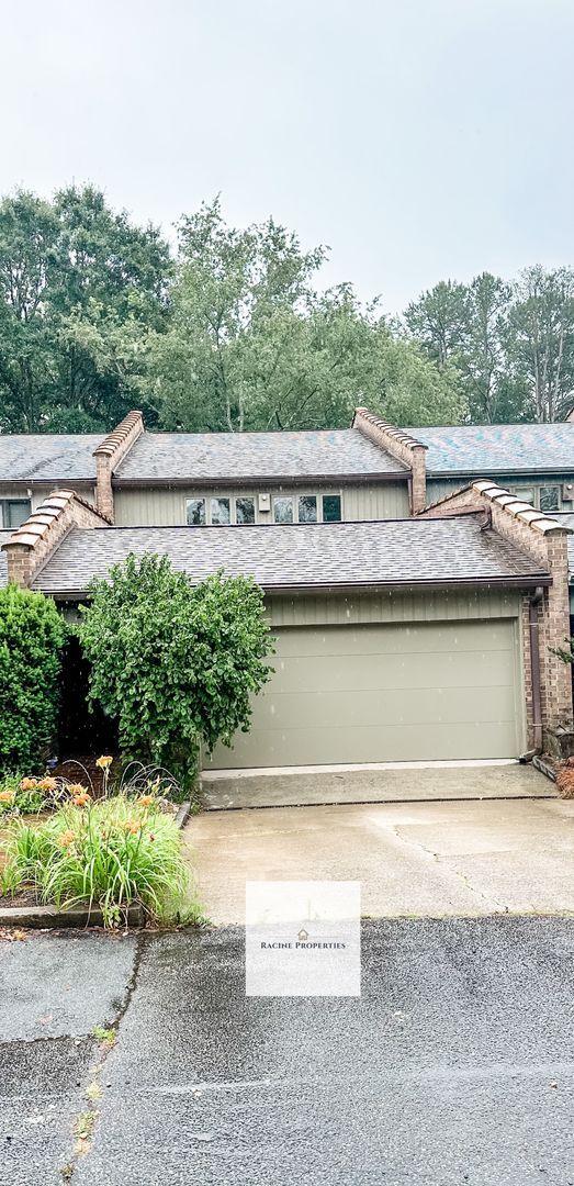 Building Photo - Townhouse available on Lake Hartwell—comes with a water view!