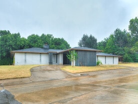 Building Photo - 12136 Thorn Ridge Rd