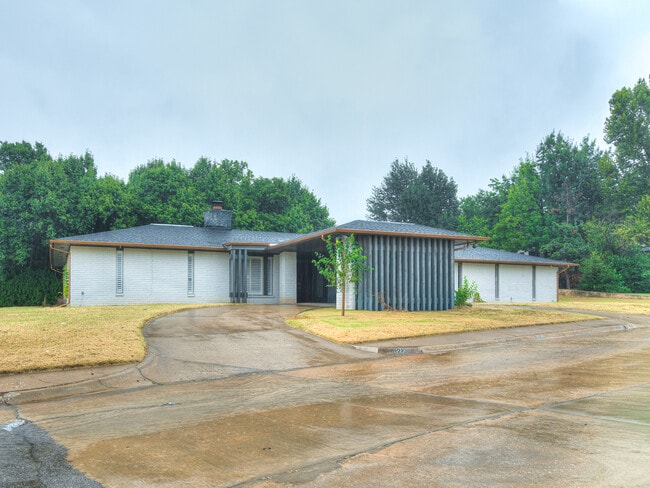 Building Photo - 12136 Thorn Ridge Rd