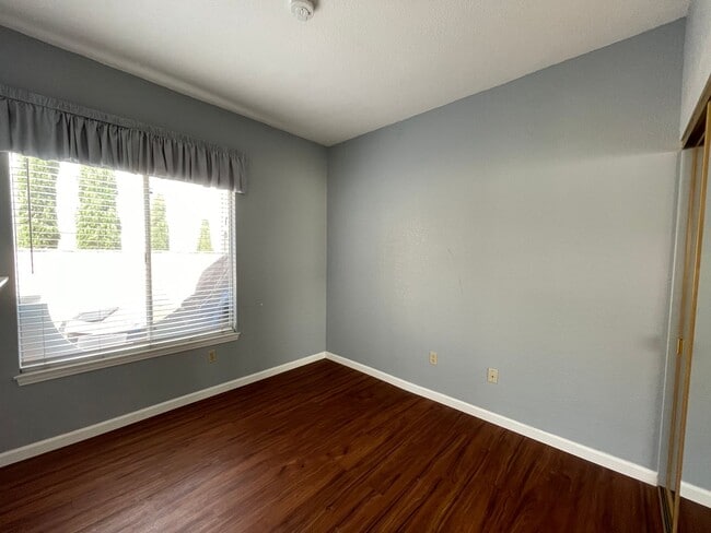 Building Photo - 1951 Devonshire Dr