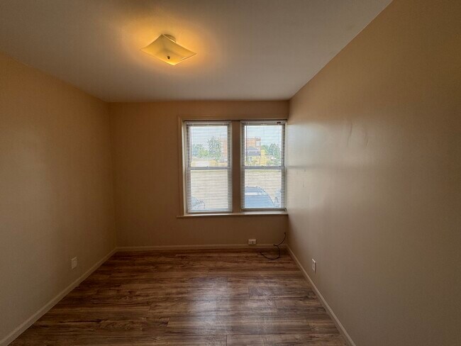 Building Photo - 10212 S King Dr