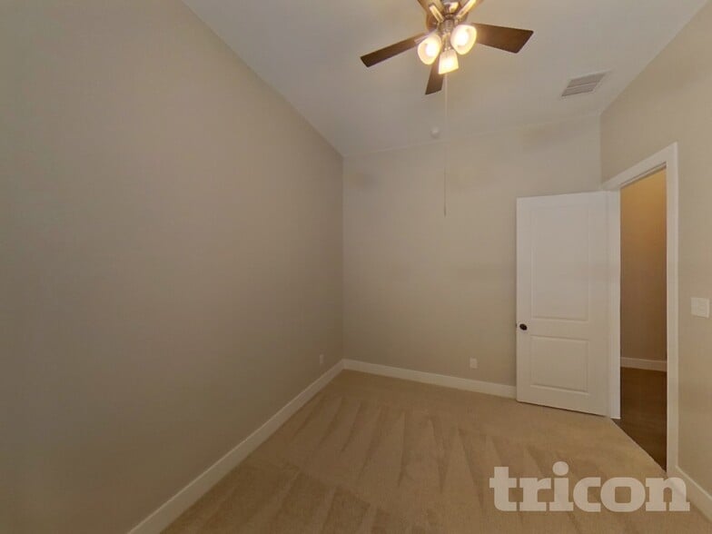 Building Photo - 1008 Faringdon Dr