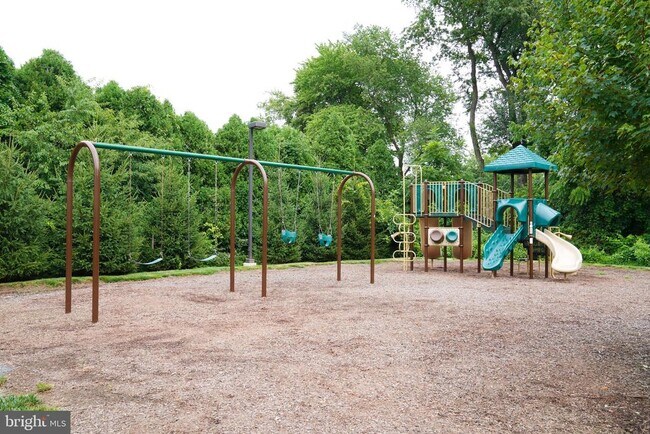 Building Photo - 132 Mulberry Dr